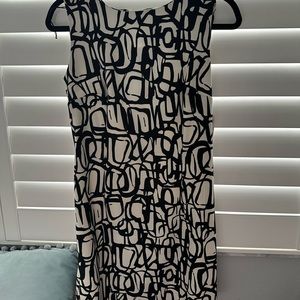 Sleeveless black and white dress